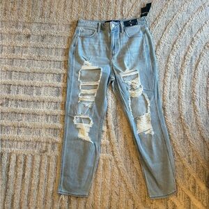 Hollister Ultra High-Rise Mom Jean, size 7 short
